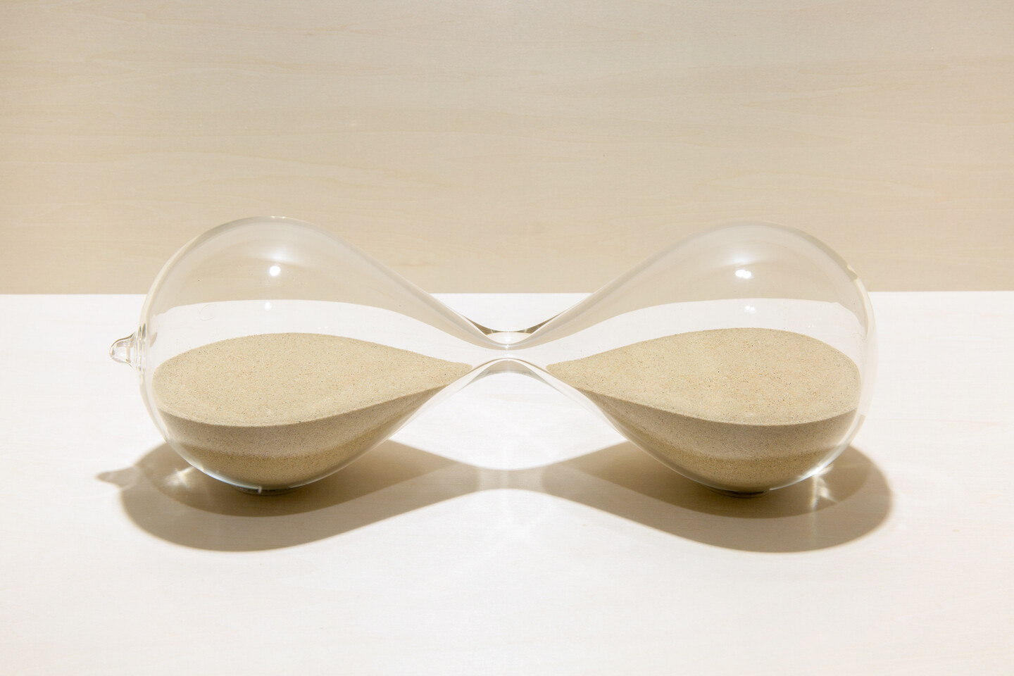 Suspended Time, 2006, sand, glass, 7,5 x 28 x 10 cm