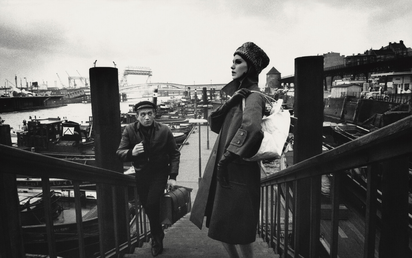 F.C. Gundlach, Am Baumwall, Modereportage f&uuml;r Nino, Hamburger Hafen, Inkjet print, 1958, 90 x 129 cm