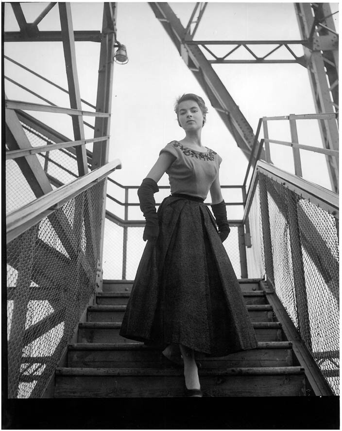 F.C. Gundlach, Das gef&auml;llt der jungen Dame, Katharina Denzinger in einem Cocktailkleid von Lindenstaedt & Brettschneider Berliner Funkturm, 1953, Vintage print, 30,4 x 24cm