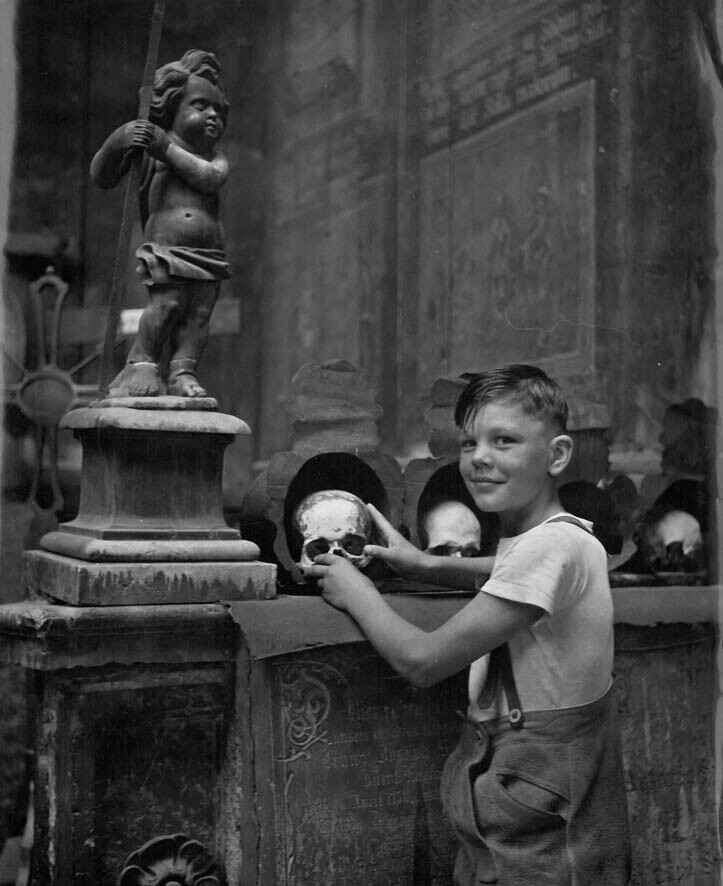 F.C. Gundlach, Fremdenf&uuml;hrer Katakomben Salzburg, 1952, Vintage print, 29,5 x 23,7 cm