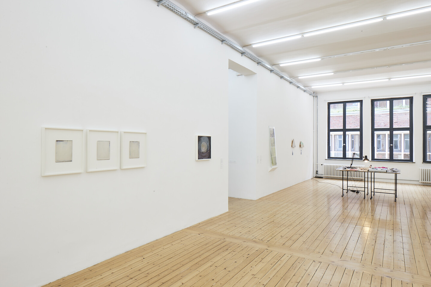 Mac Adams & Dove Allouche: Das unsichtbare Bild, Exhibition view Sfeir-Semler Gallery Hamburg 2021