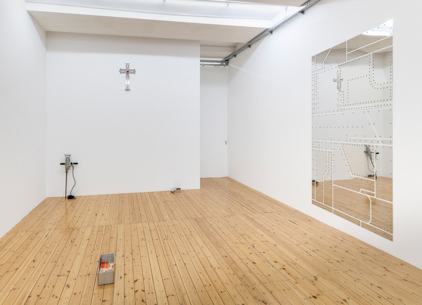 Sung Tieu, Everything or Nothing, Exhibition view, Sfeir Semler Gallery Hamburg, 2022