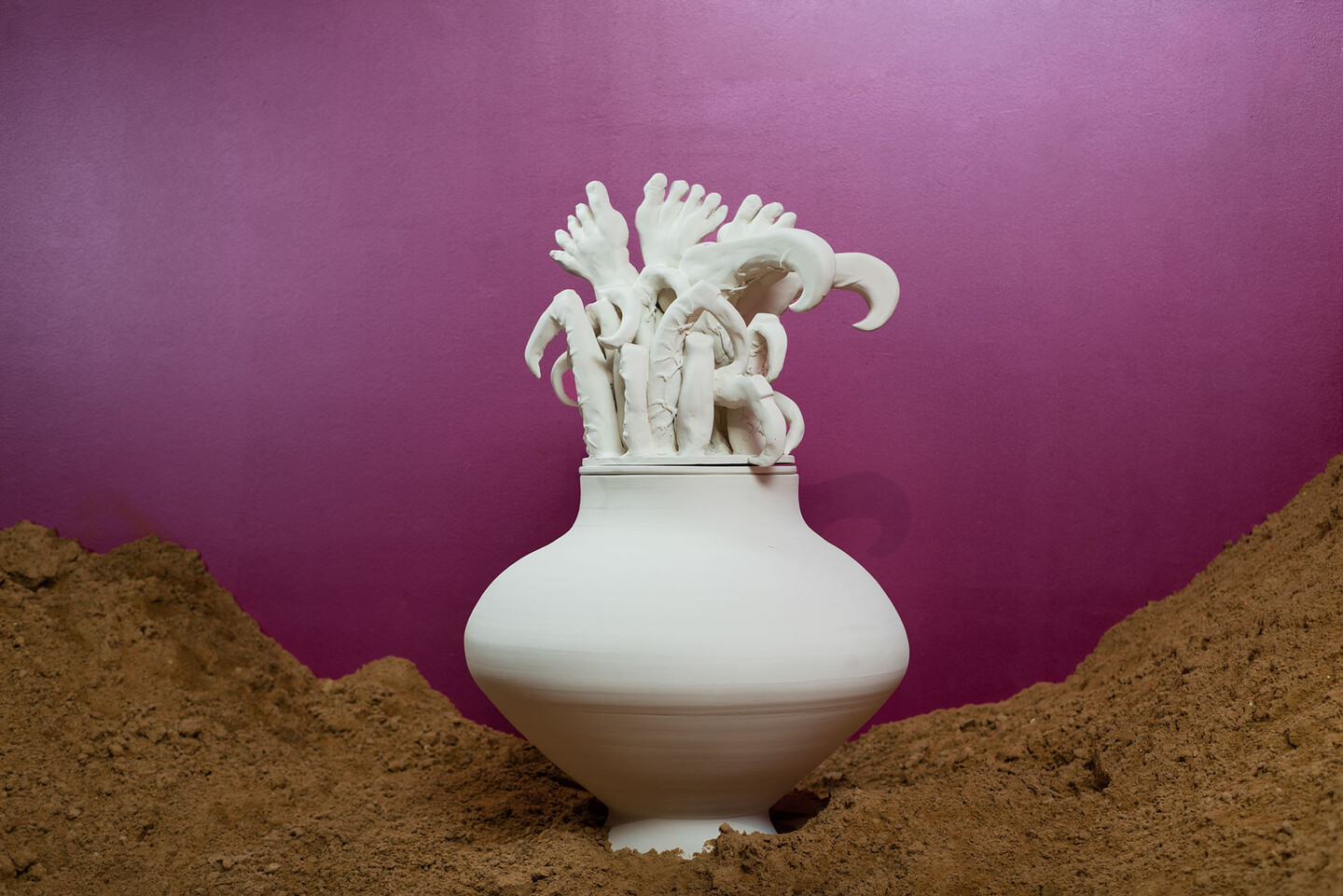 Wael Shawky, Amphora with lid, 2022, Sculpture, ceramic, 60 x 60 x 80 cm